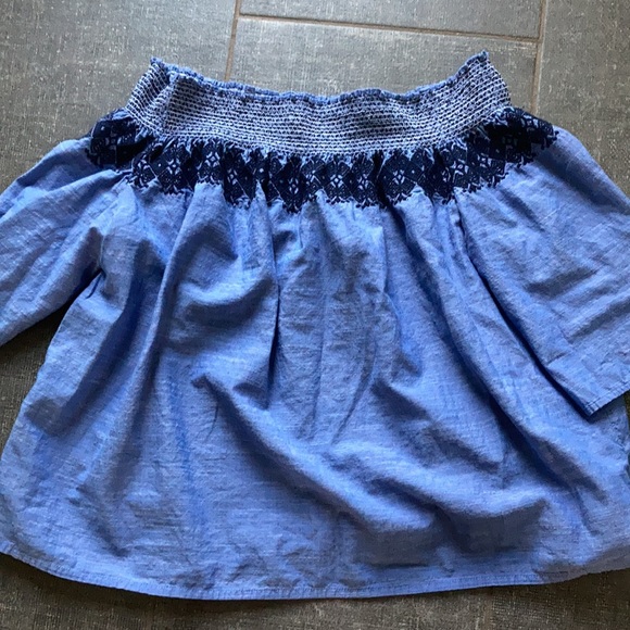 GAP off the shoulder top size medium 100% cotton shirt embroidered blue - Picture 3 of 6